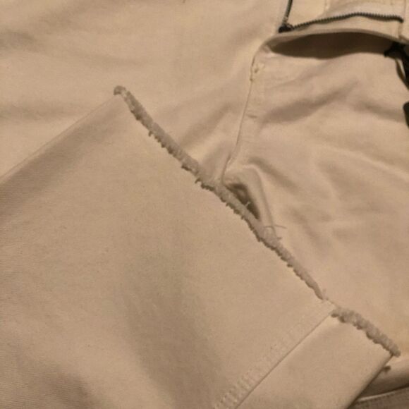 Rue 21 off white distressed cropped pants sz 10 - Picture 4 of 6